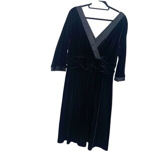 Sandra Darren Women's Black Velvet 3/4 Sleeve  Fit & Flare Satin Trim Sz 18W